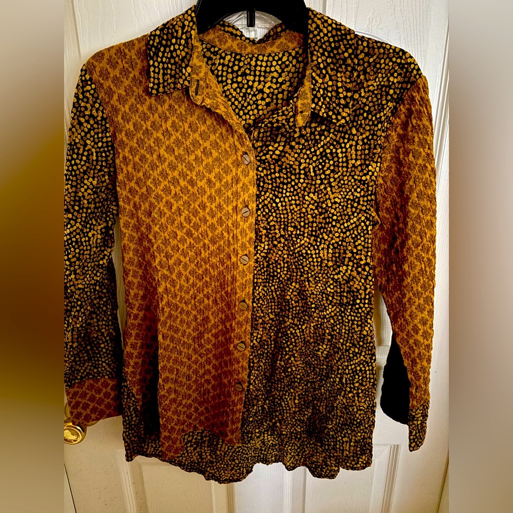 HABITAT BUTTON DOWN LONG SLEEVE BLACK AND BRONZE BLOUSE